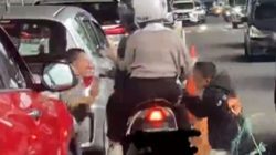 Sejumlah anak jalanan menggangu seorang penumpang wanita di Perempatan Paskal Sukajadi Kota Bandung pada Kamis, 9 Juni 2022 /Tangkap layar akun Instagram.com/@faktaindo